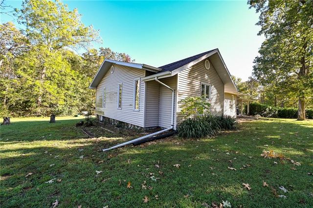 1305 S 145 Road, El Dorado Springs, MO 64744