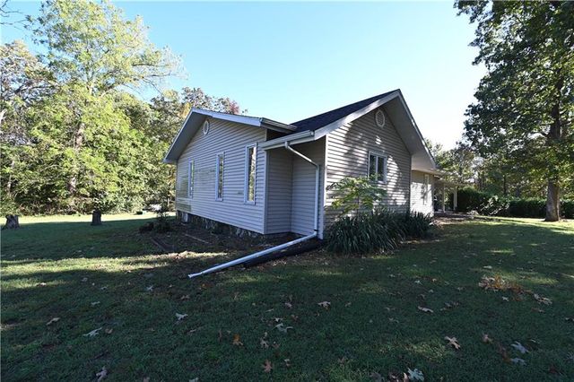 1305 S 145 Road, El Dorado Springs, MO 64744