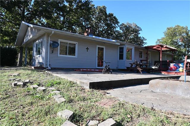 1305 S 145 Road, El Dorado Springs, MO 64744