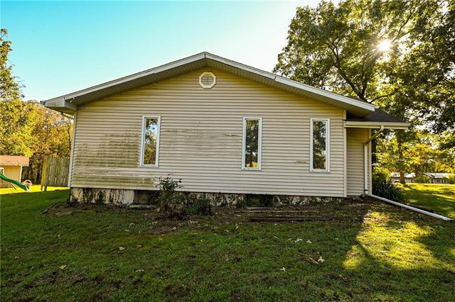 1305 S 145 Road, El Dorado Springs, MO 64744
