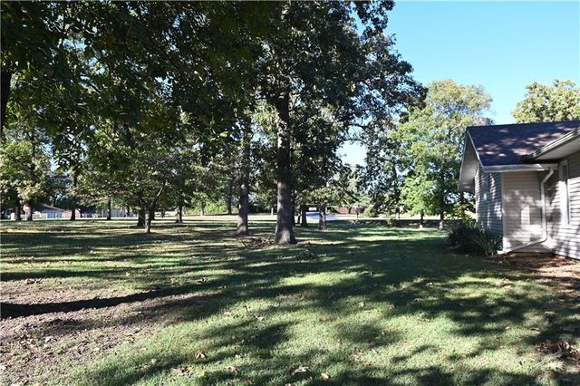 1305 S 145 Road, El Dorado Springs, MO 64744