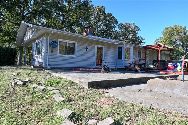 1305 S 145 Road, El Dorado Springs, MO 64744