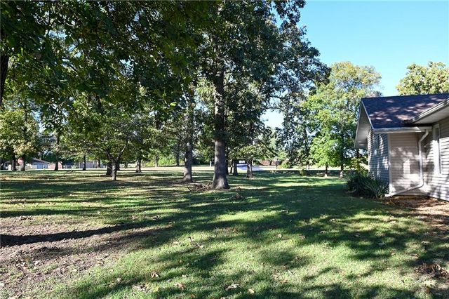 1305 S 145 Road, El Dorado Springs, MO 64744