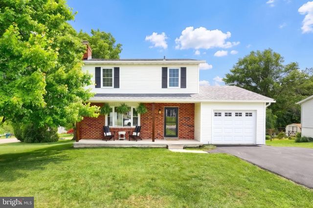 27 COLONIAL DR, Hanover, PA 17331