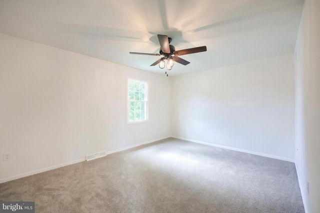 27 COLONIAL DR, Hanover, PA 17331