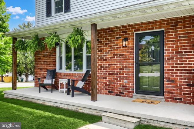 27 COLONIAL DR, Hanover, PA 17331