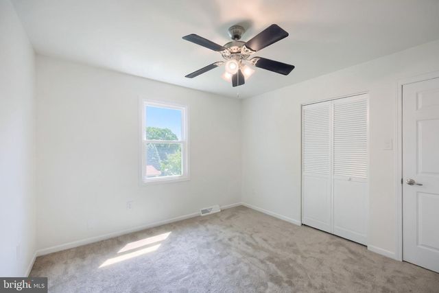27 COLONIAL DR, Hanover, PA 17331