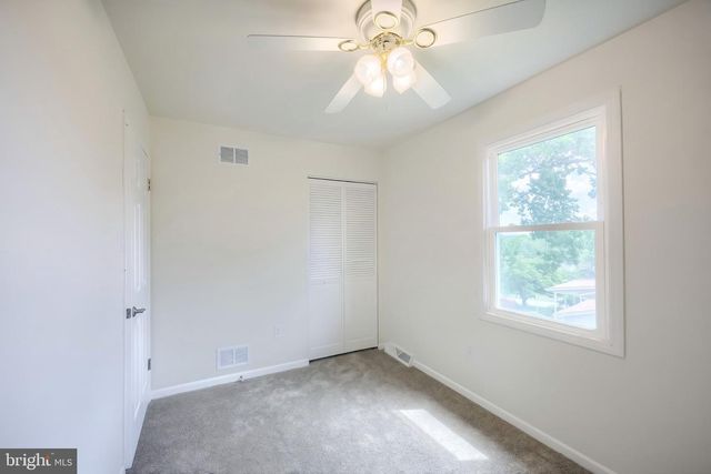 27 COLONIAL DR, Hanover, PA 17331