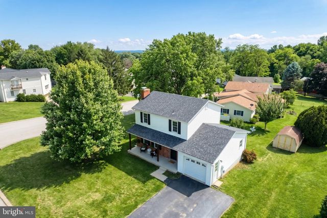 27 COLONIAL DR, Hanover, PA 17331