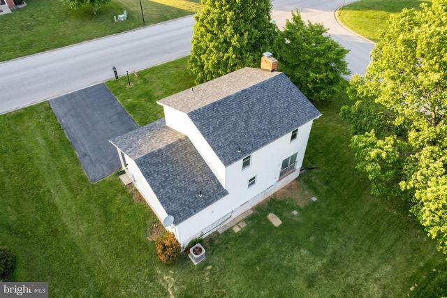 27 COLONIAL DR, Hanover, PA 17331