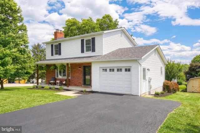 27 COLONIAL DR, Hanover, PA 17331