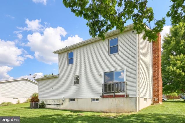 27 COLONIAL DR, Hanover, PA 17331