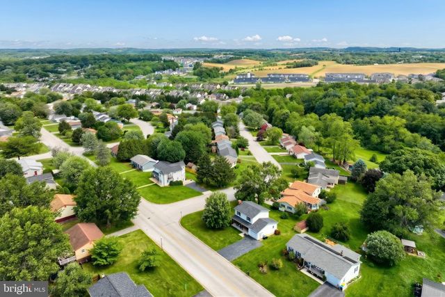 27 COLONIAL DR, Hanover, PA 17331