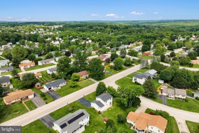 27 COLONIAL DR, Hanover, PA 17331