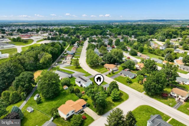 27 COLONIAL DR, Hanover, PA 17331