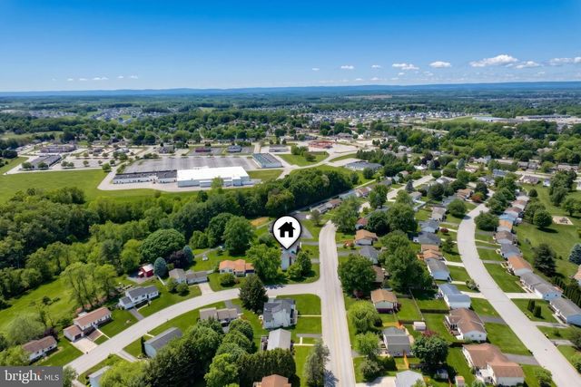 27 COLONIAL DR, Hanover, PA 17331