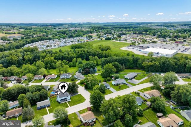 27 COLONIAL DR, Hanover, PA 17331