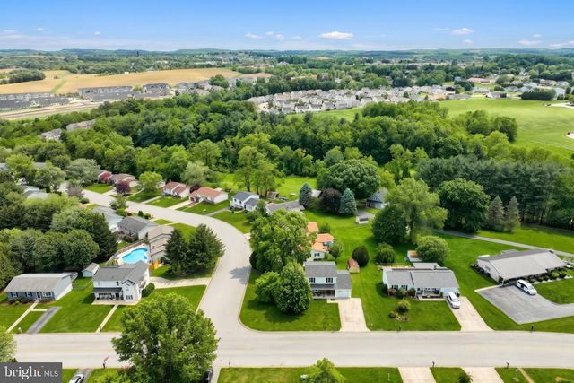 27 COLONIAL DR, Hanover, PA 17331