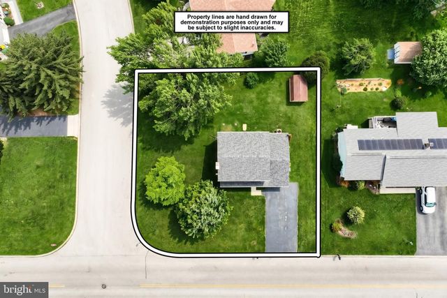27 COLONIAL DR, Hanover, PA 17331
