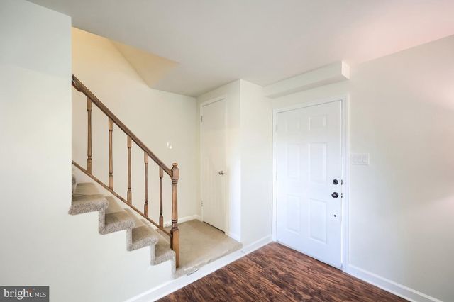 27 COLONIAL DR, Hanover, PA 17331