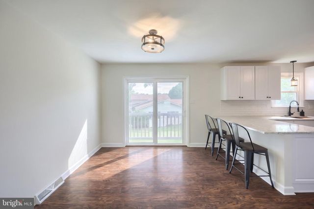 27 COLONIAL DR, Hanover, PA 17331