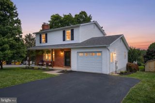 27 COLONIAL DR, Hanover, PA 17331