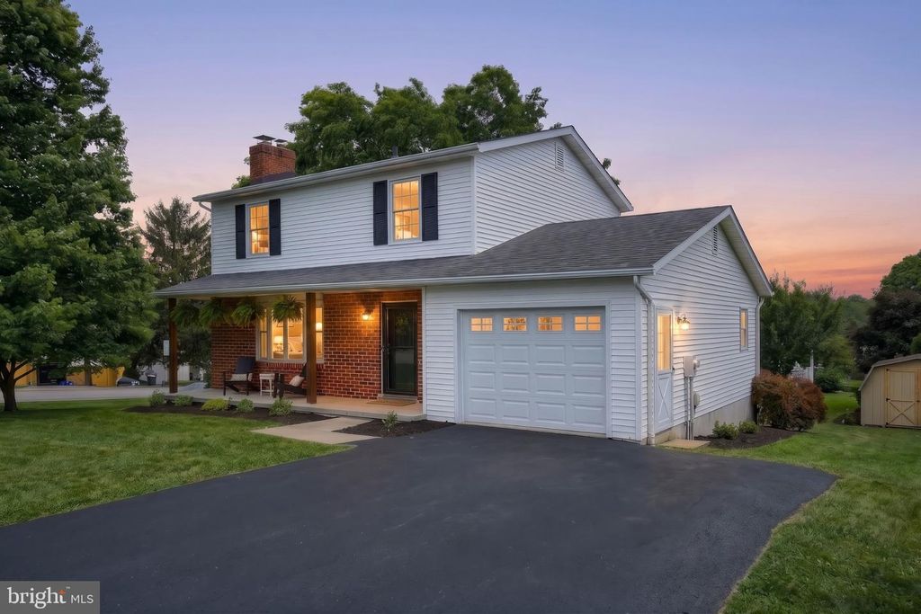27 COLONIAL DR, Hanover, PA 17331
