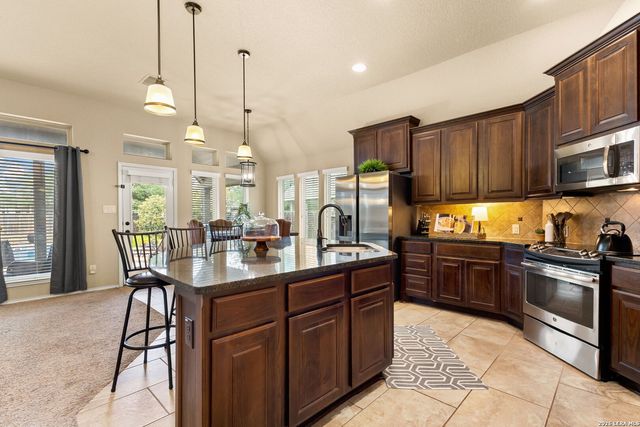 2194 Pioneer Pass, Seguin, TX 78155