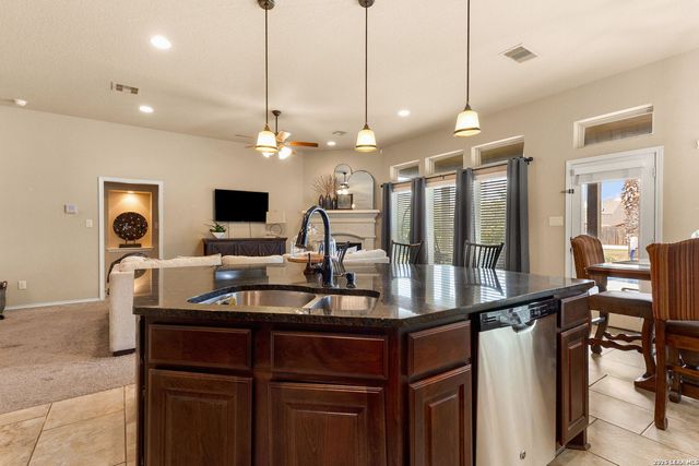 2194 Pioneer Pass, Seguin, TX 78155