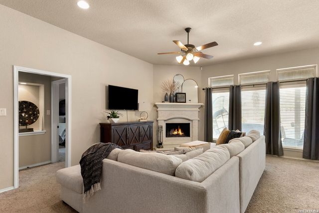 2194 Pioneer Pass, Seguin, TX 78155