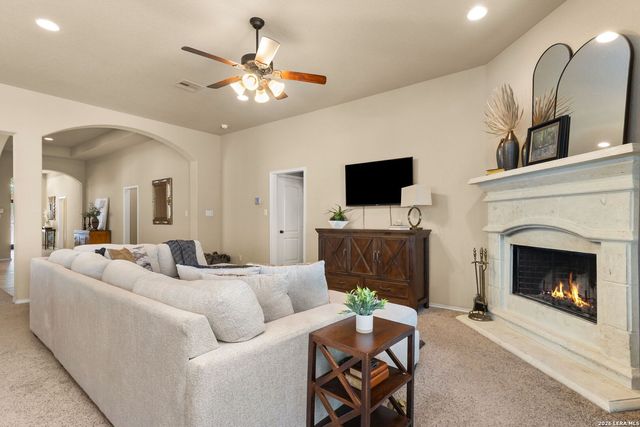 2194 Pioneer Pass, Seguin, TX 78155