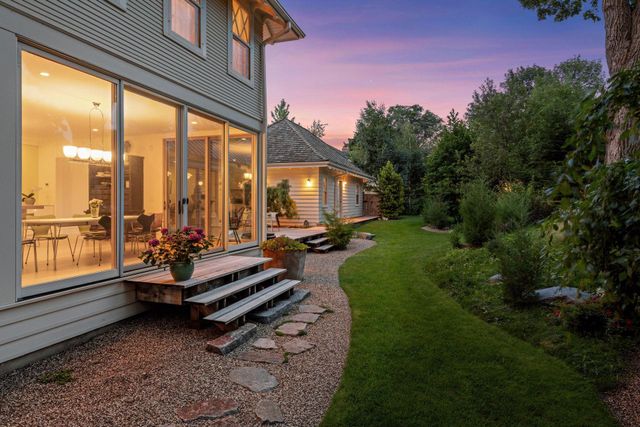 2225 E Lake Of The Isles Parkway, Minneapolis, MN 55405