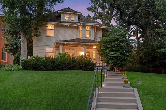 2225 E Lake Of The Isles Parkway, Minneapolis, MN 55405