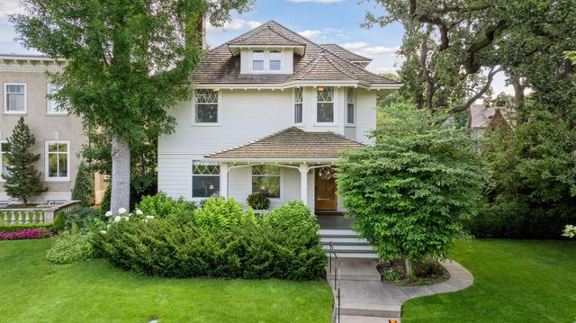 2225 E Lake Of The Isles Parkway, Minneapolis, MN 55405