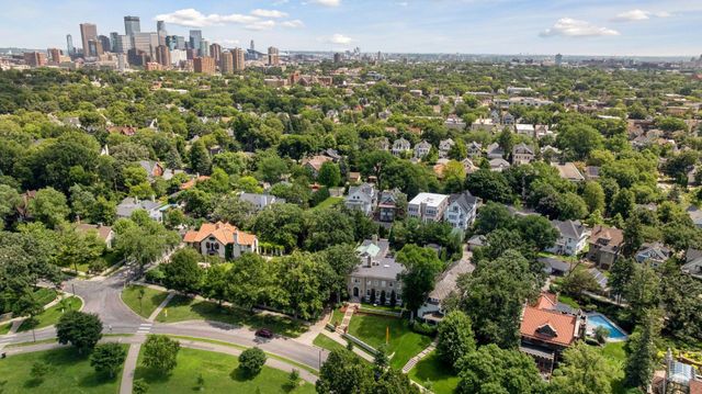 2225 E Lake Of The Isles Parkway, Minneapolis, MN 55405