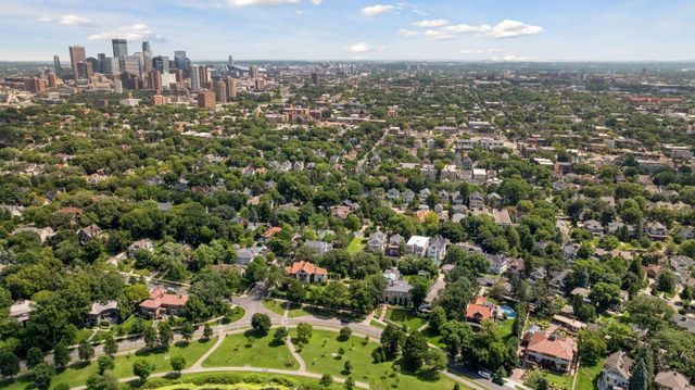 2225 E Lake Of The Isles Parkway, Minneapolis, MN 55405