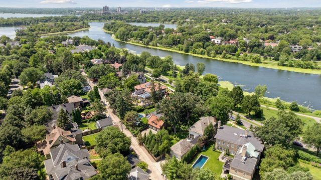 2225 E Lake Of The Isles Parkway, Minneapolis, MN 55405