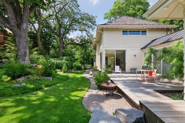 2225 E Lake Of The Isles Parkway, Minneapolis, MN 55405