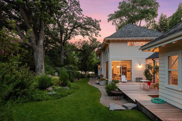 2225 E Lake Of The Isles Parkway, Minneapolis, MN 55405