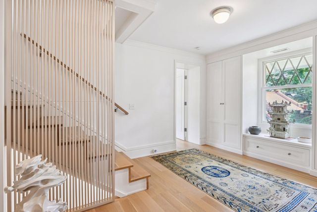 2225 E Lake Of The Isles Parkway, Minneapolis, MN 55405