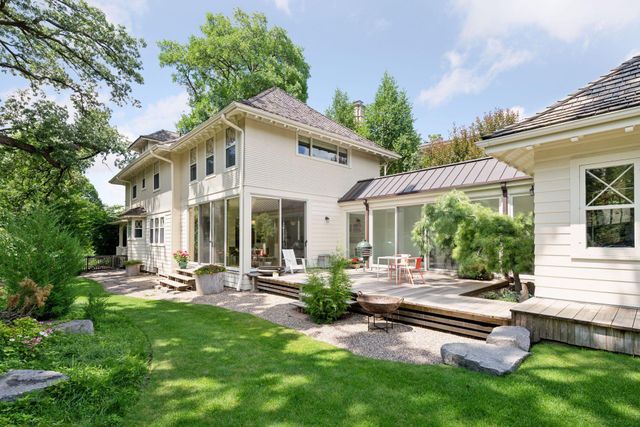 2225 E Lake Of The Isles Parkway, Minneapolis, MN 55405