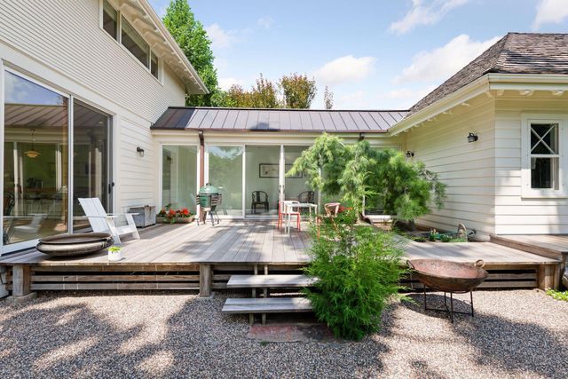 2225 E Lake Of The Isles Parkway, Minneapolis, MN 55405
