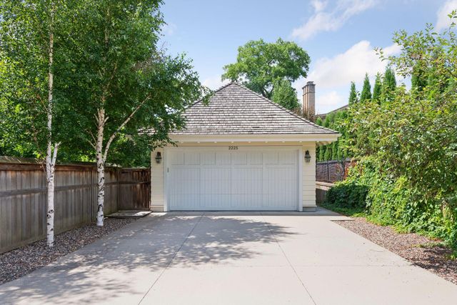 2225 E Lake Of The Isles Parkway, Minneapolis, MN 55405