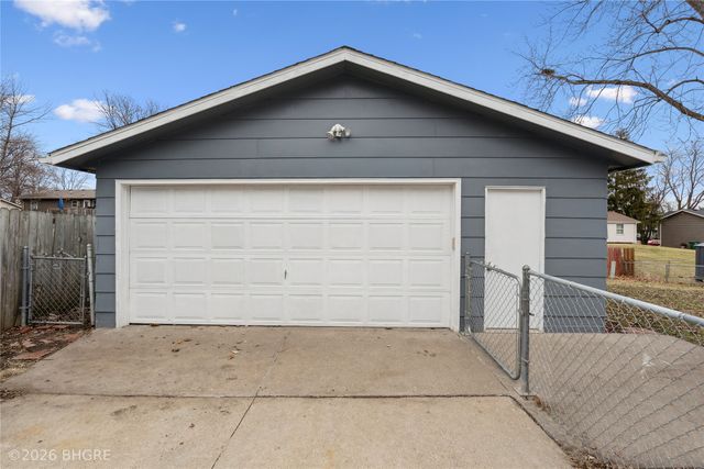 2307 3rd Street SW, Altoona, IA 50009