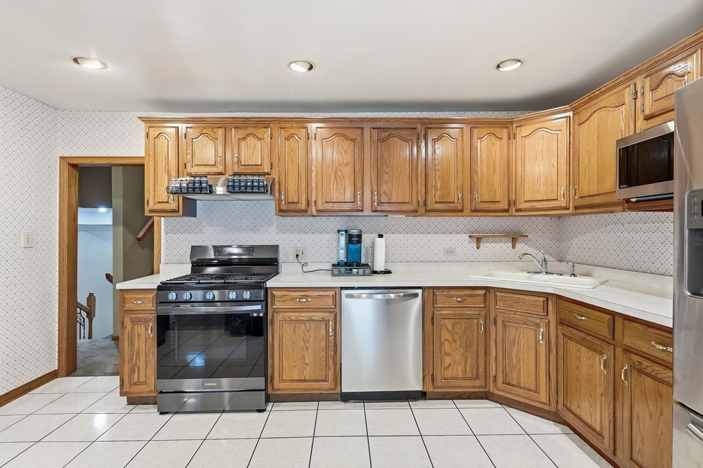 341 W Wood Avenue, Peotone, IL 60468 — photo 4