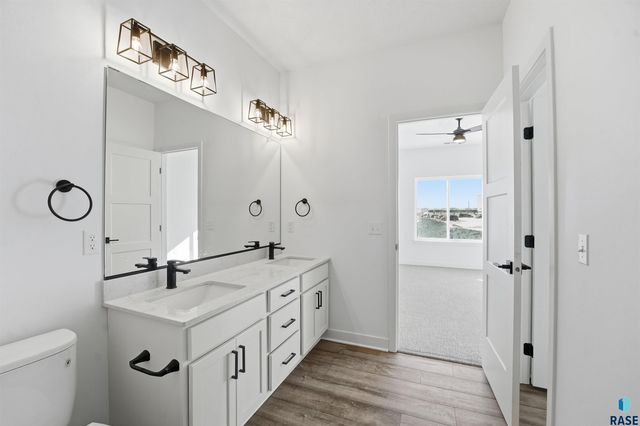 5935 S Whisper Creek Pl Place, Sioux Falls, SD 57108