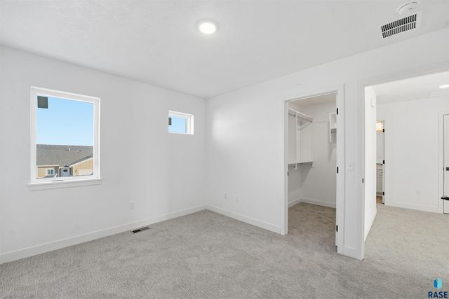 5935 S Whisper Creek Pl Place, Sioux Falls, SD 57108