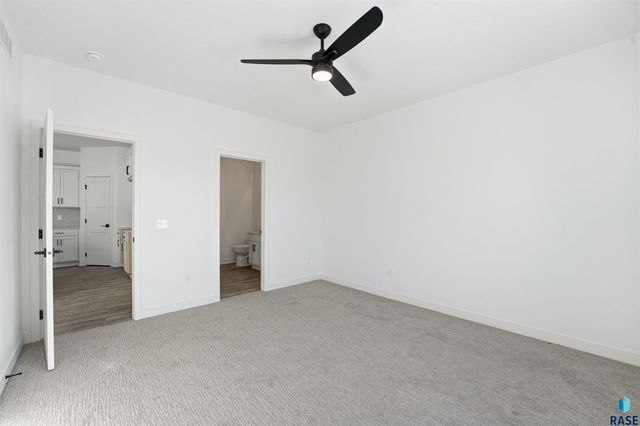 5935 S Whisper Creek Pl Place, Sioux Falls, SD 57108