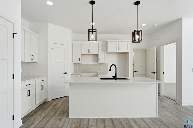 5935 S Whisper Creek Pl Place, Sioux Falls, SD 57108