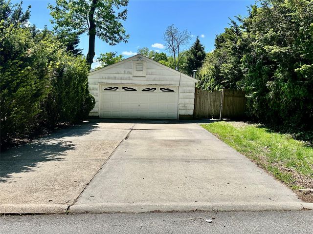 47 Norwich Street, Huntington Station, NY 11746